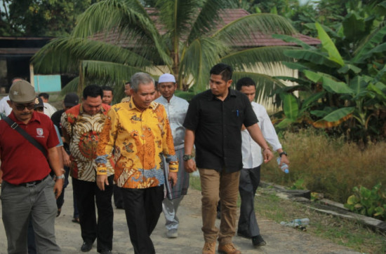 Sambut Investor Malaysia ke Kampar, Pj Bupati Kampar Tinjau Pengolahan Ikan Patin Desa Koto Masjid.